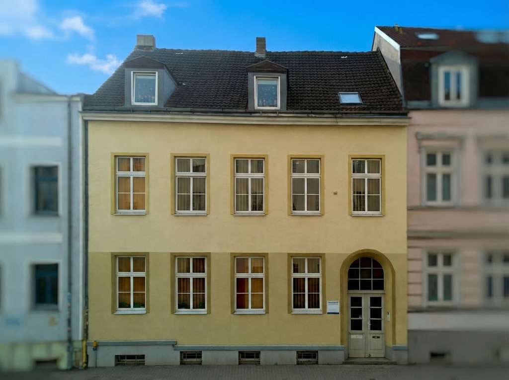 Immobilie in Greifswald - Attraktives Wohn- und Geschäftshaus mit solider Bausubstanz und Entwicklungspotenzial - Bild 0