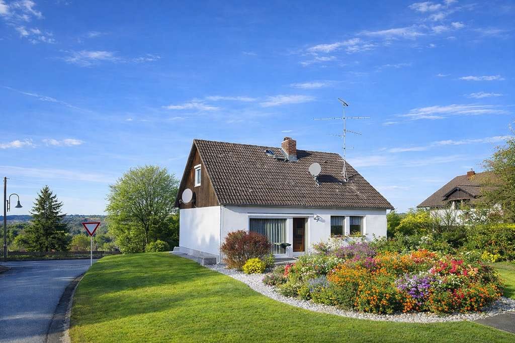 Immobilie in Bidingen - Freistehendes Einfamilienhaus mit großzügigem Grundstück zu verkaufen - Bild 0