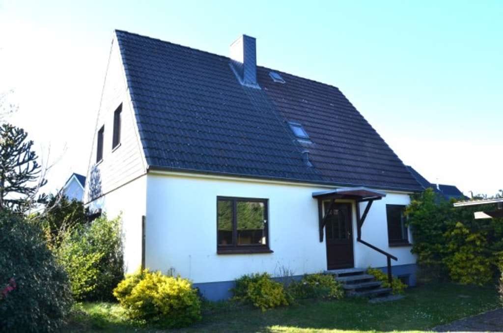 Immobilie in Boostedt - Einfamilienhaus mit Kellergeschoss auf schönem Grundstück in ruhiger Sackgassenlage von Boostedt - Bild 1