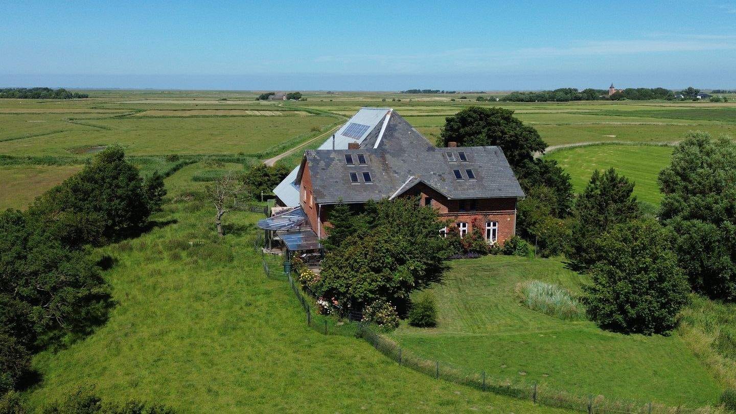 Immobilie in Westerhever - Haubarg auf hoher Warft an der Nordsee, Ausbau möglich - Bild 2