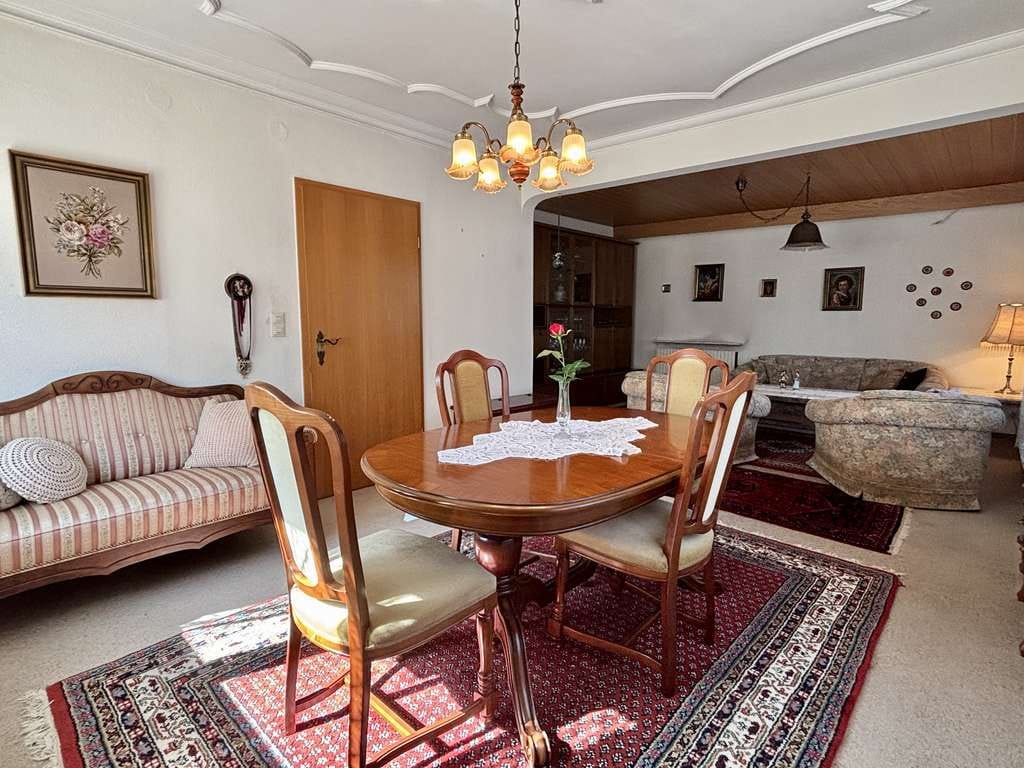 Immobilie in Ötigheim - Stilvolles Einfamilienhaus mit klassischer Architektur in attraktiver Lage von Ötigheim - Bild 2