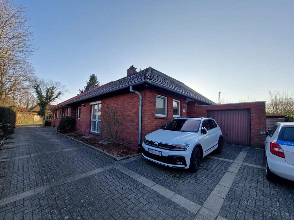 Immobilie in Varel - DHH mit Einfamilienhaus-Charakter = Größe & Aufteilung / Toller Garten ! Mit Garage ! - Bild 2