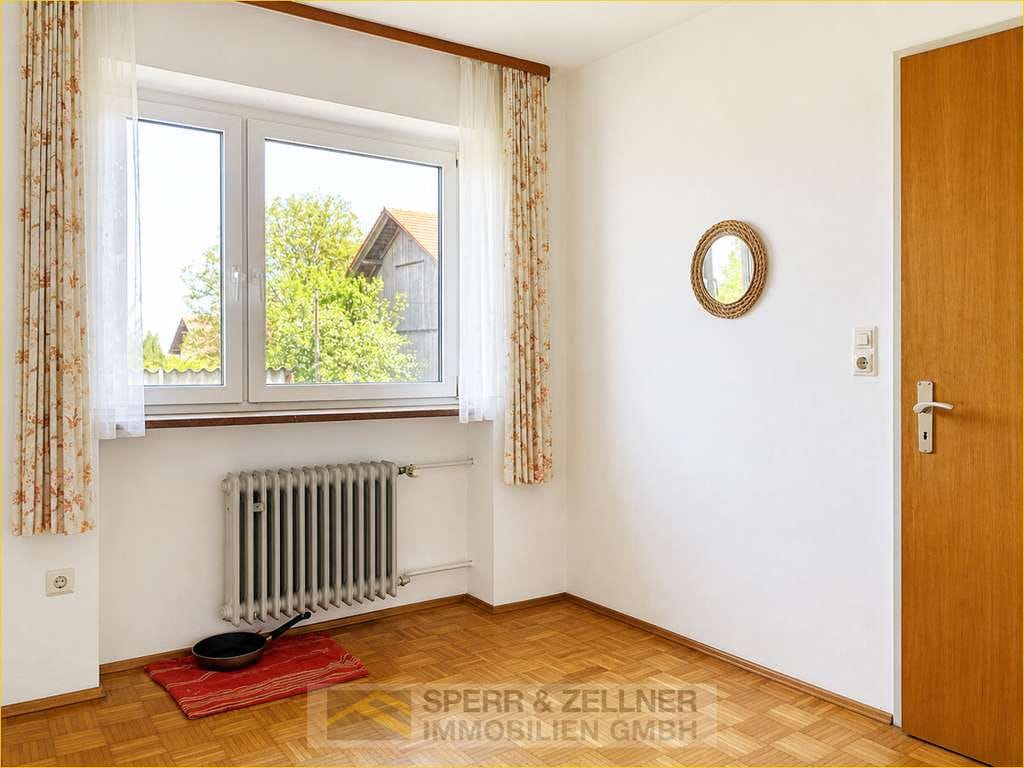 Immobilie in Dorfen - Dorfen – Mehrgenerationenwohnen leicht gemacht: 8-Zimmer-Zweifamilienhaus mit großem Garten - Bild 2
