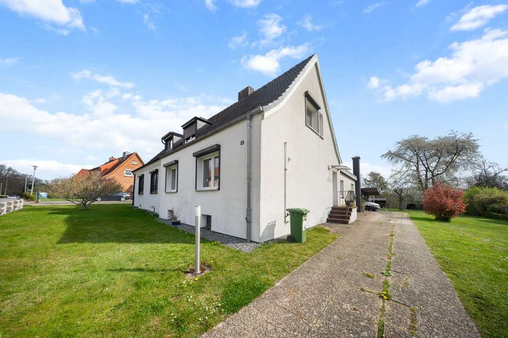 Immobilie in Schwentinental - Seltene Chance: Doppelhaus an der Schwentine mit Einliegerwohnung & Baupotenzial - Bild 1