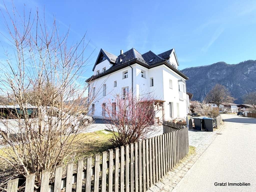 Immobilie in Kiefersfelden - Wohnen auf höchstem Niveau – Exklusives Fünf-Parteienhaus im Niedrigenergiestandard mit großem Grund - Bild 0