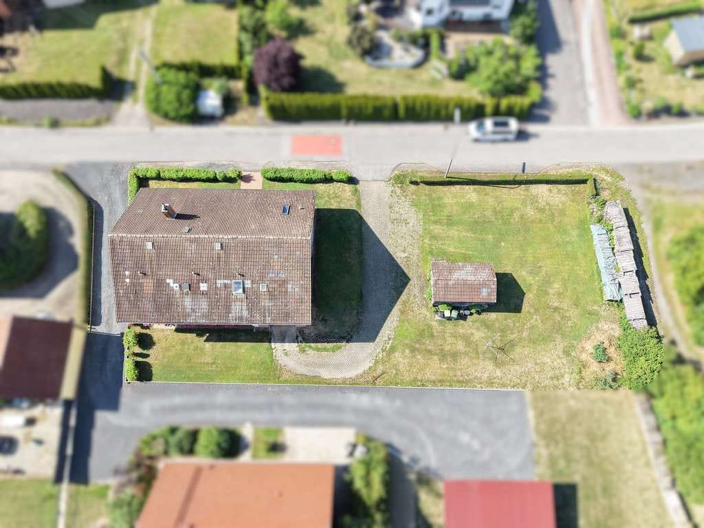 Immobilie in Itzgrund - Viel Raum für Ihre Wohnideen – Bungalowstil mit zusätzlichem Garten- oder Baugrundstück! - Bild 2