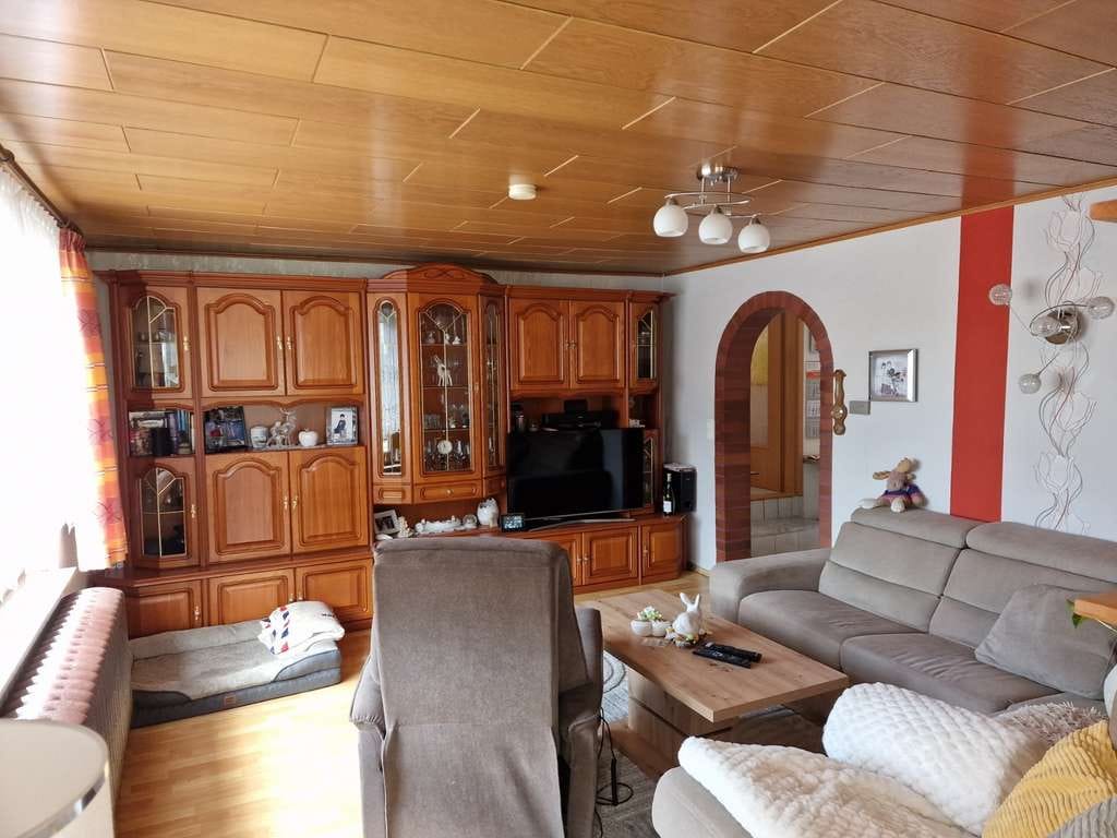 Immobilie in Ranis - Großzügiges Wohnhaus mit 266 m² Wohnfläche, Werkstatt, Garagen und großem Garten in ruhiger Dorflage - Bild 1