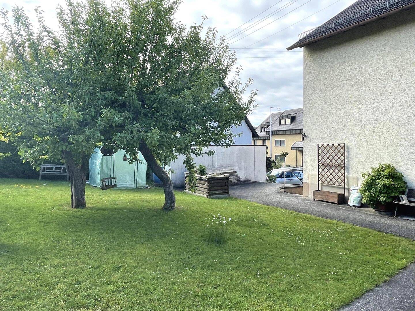 Immobilie in Zöschingen - Einfamilienhaus mit 6 Zimmern und tollem Gartengrundstück - Bild 3