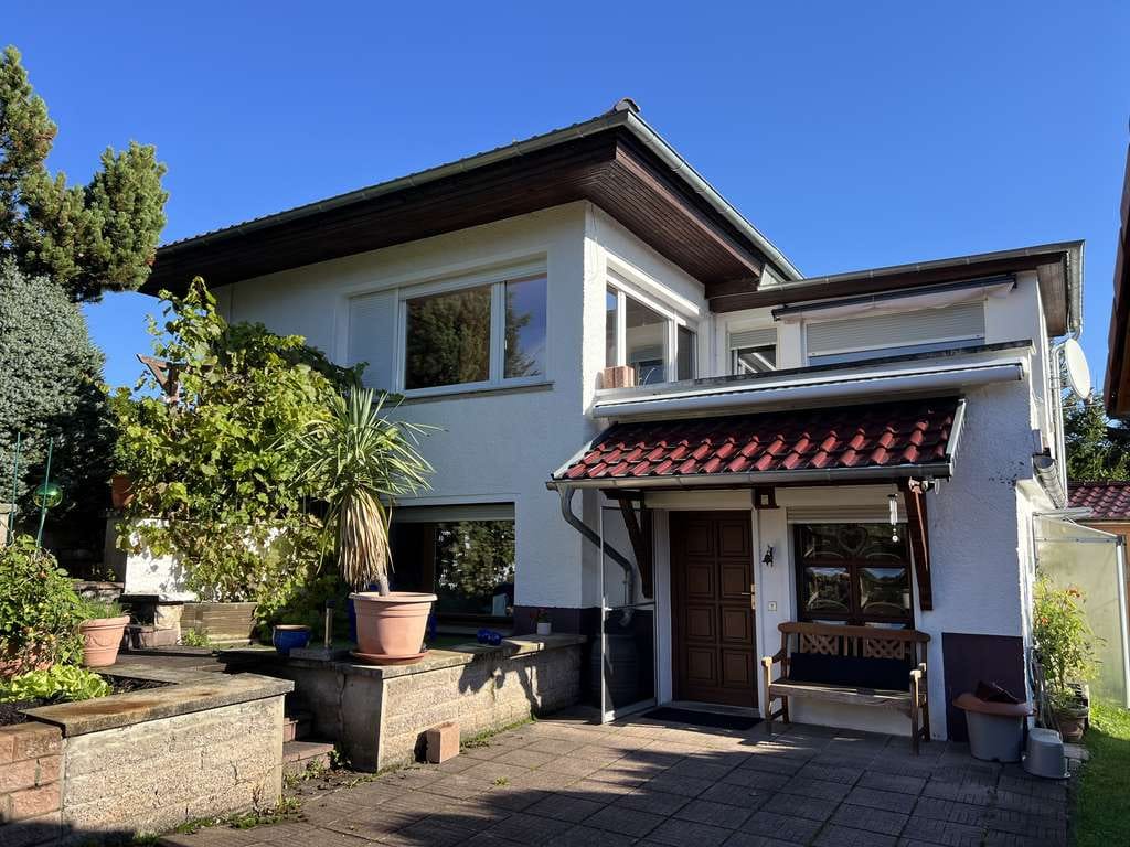 Immobilie in Tambach-Dietharz - tolles Einfamilienhaus mit großem geschlossenem Carport, Gästehaus und Sauna - Bild 0