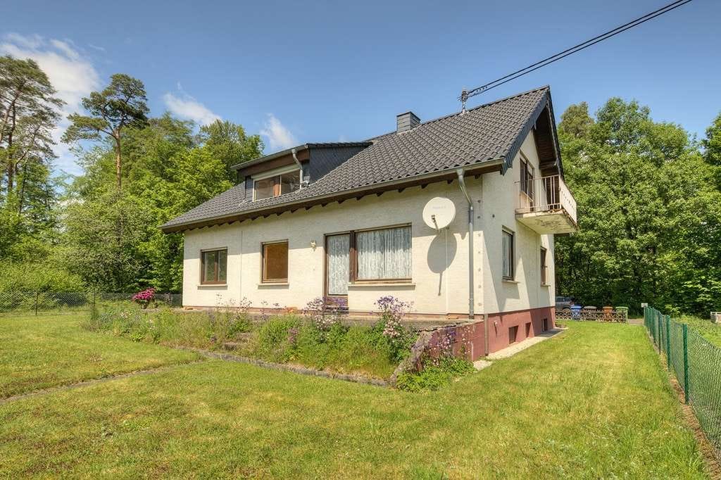 Immobilie in Dürrholz - Geräumiges Zweifamilienhaus in einzigartiger Waldrandlage von Dürrholz-Muscheid! - Bild 3