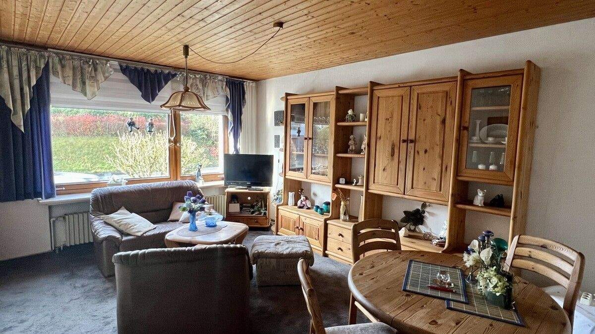 Immobilie in Dietzhölztal - Mandeln: gepflegtes Einfamilienhaus mit großer Scheune - Bild 3