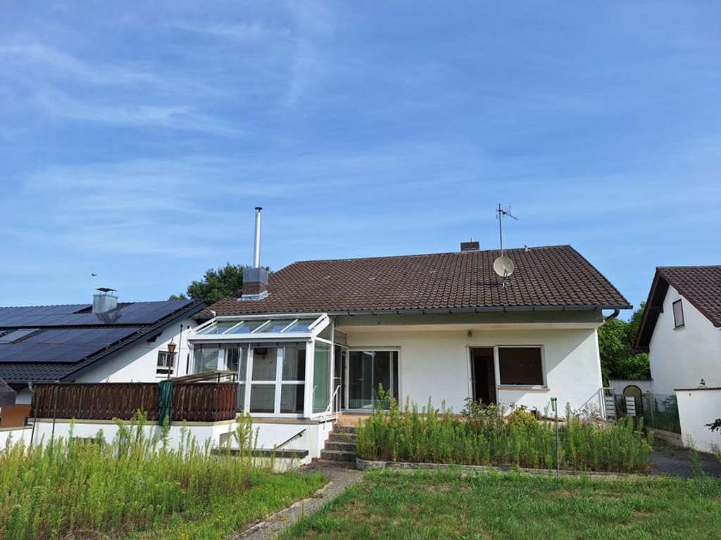 Immobilie in Philippsburg - Freistehendes Zweifamilienhaus in  Randlage in Philippsburg-Huttenheim! - Bild 1