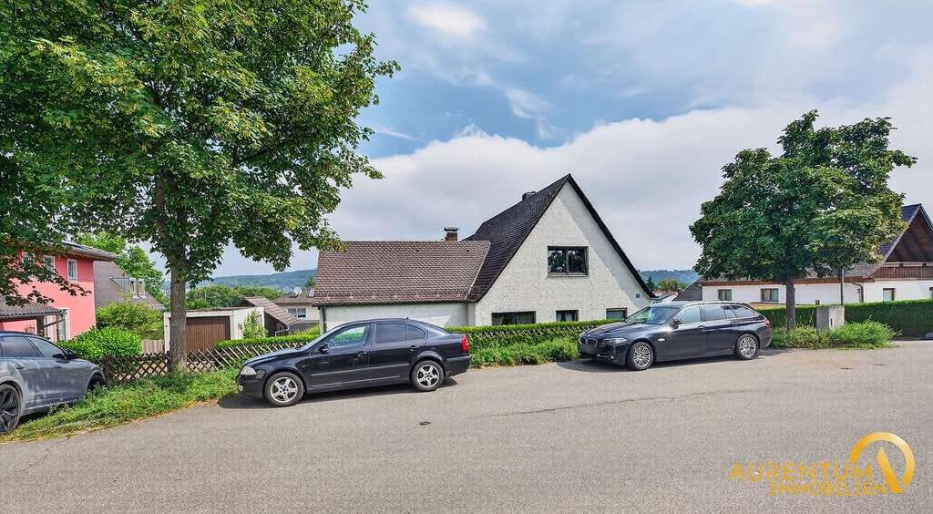 Immobilie in Kelheim - Gepflegtes Einfamilienhaus mit großem Garten, Sauna und Ausbaupotenzial in Kelheim - Bild 1