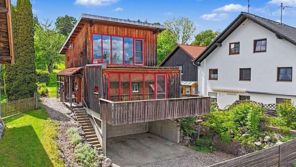 Immobilie in Fuchstal - Urlaub zuhause: Einzigartiges Wohnhaus mit traumhaftem Garten in Leeder - Bild 0