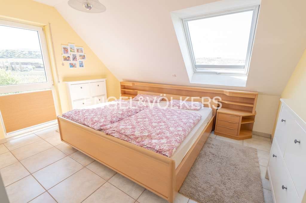 Immobilie in Kallstadt - Top-Weinbergrandlage: modernisierte, lichtdurchflutete ETW mit Balkonkraftwerk und TG-Stellplatz! - Bild 4