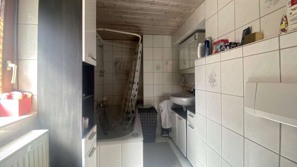 Immobilie in Dauchingen - Freistehendes Einfamilienglück mit Garten & Inhouse-Garage - Bild 4