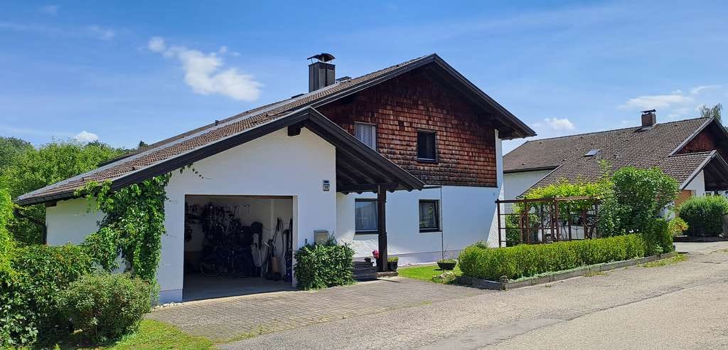 Immobilie in Garching an der Alz - EINMALIGE GELEGENHEIT: Gehobenes Einfamilienhaus mit traumhaftem Garten in Mauerberg bei Garching! - Bild 0