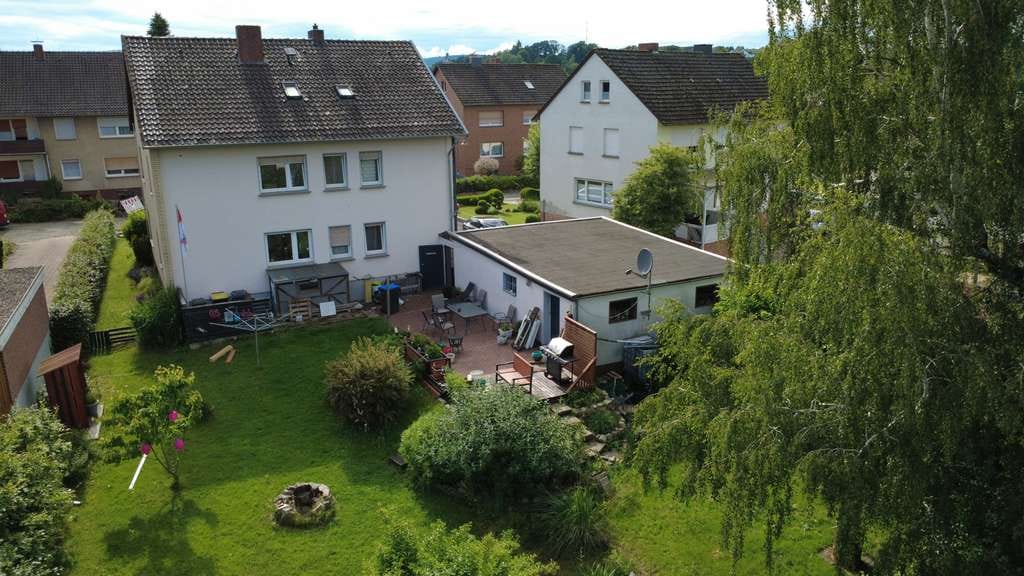 Immobilie in Extertal - Solide Kapitalanlage in Almena/Extertal: 
Vollvermietetes 3-Parteien-Haus mit Potenzial - Bild 2