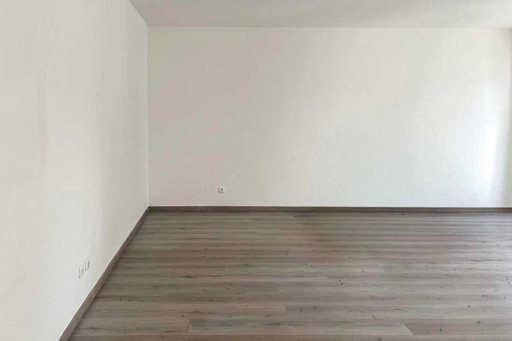Immobilie in Dinslaken - Paketverkauf - Zwei bezugsfreie 3-Zimmer-Whg mit zwei Reihengaragen - Bild 4