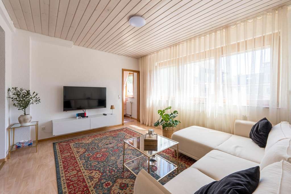 Immobilie in Wehr - Zwei Einheiten, viele Möglichkeiten: Historisches Haus mit modernem Flair - Bild 2