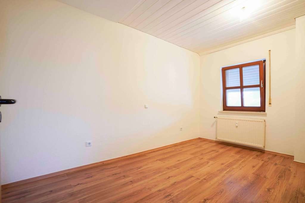Immobilie in Sontheim an der Brenz - Leerstehende 3-Zimmer-Wohnung mit Stellplatz – ideal zur Eigennutzung oder Kapitalanlage - Bild 3