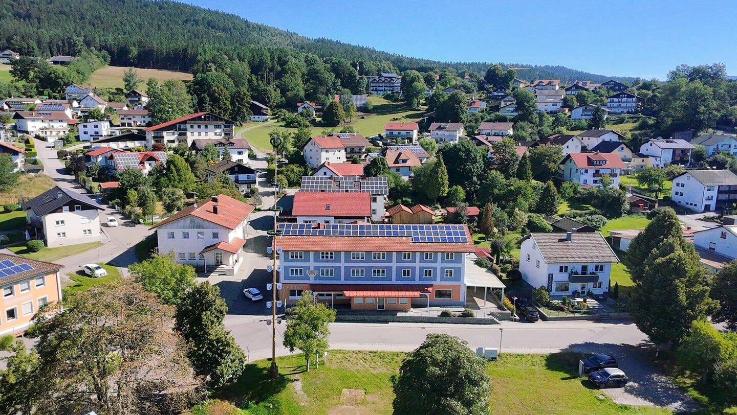 Immobilie in Böbrach - Ehemalige Bäckerei/Café  - jetzt Chance für moderne Wohnungen - Bild 0