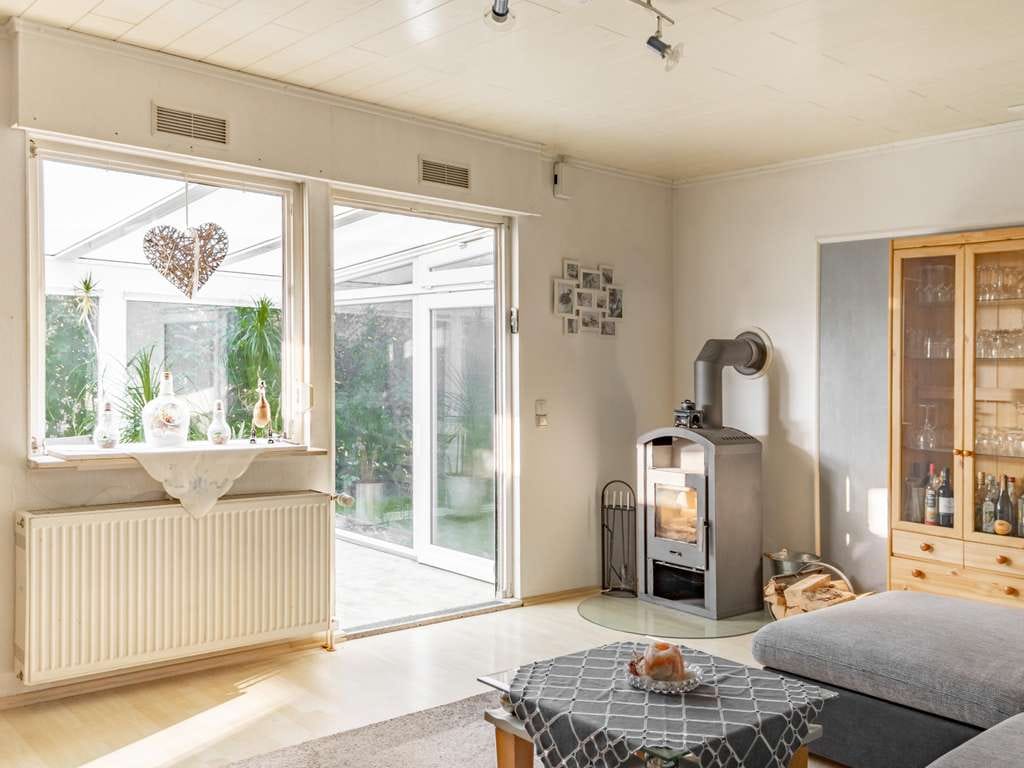 Immobilie in Negernbötel - Charmantes Einfamilienhaus mit Wintergarten auf schönem Grundstück - Bild 3
