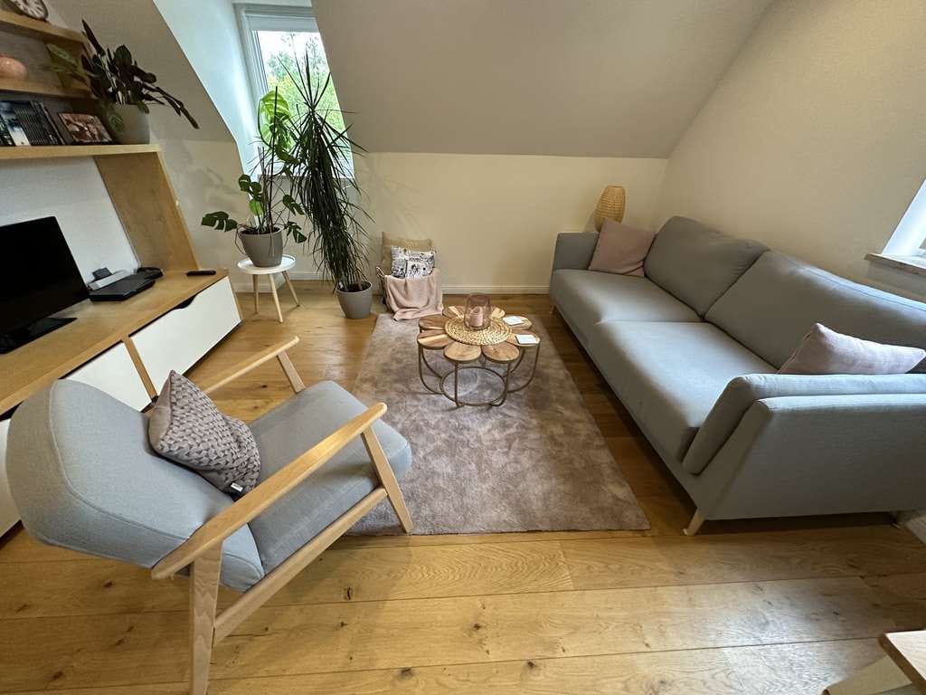 Immobilie in Gräfelfing - Hübsche & helle 2,5-Zi.-DG-Wohnung direkt an der Würm in Gräfelfing - Bild 1