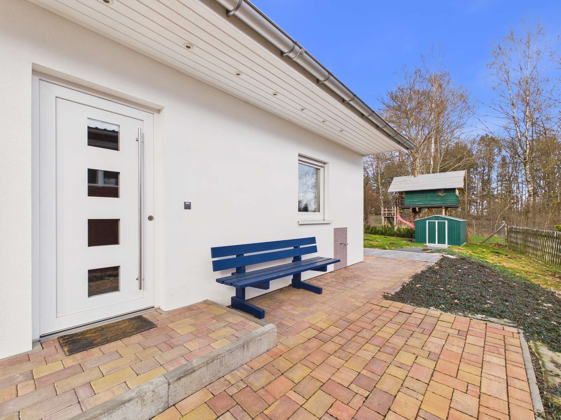Immobilie in Bad Brambach - Modernes Einfamilienhaus mit Kamin, Garten & Garage in Bad Elster - Bild 3