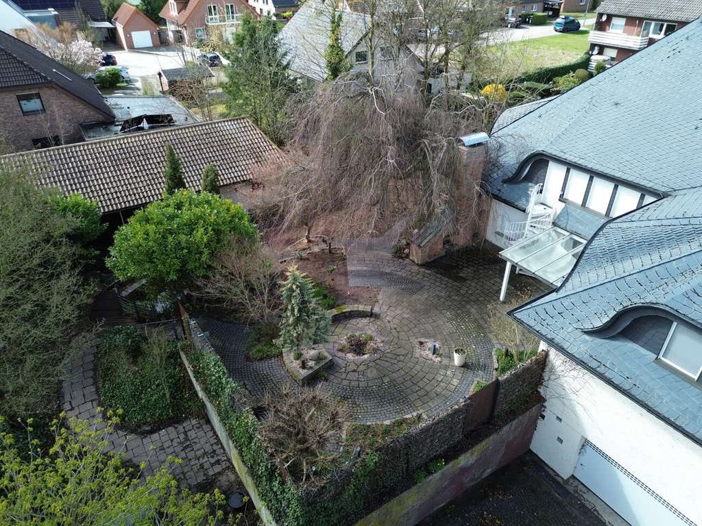 Immobilie in Verl - Großzügige Unternehmervilla in begehrter Lage von Verl – mit Schwimmbad und viel Potenzial - Bild 3