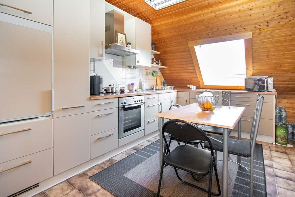 Immobilie in Trochtelfingen - Ideal für Eigennutzer oder Investoren, Zweifamilienhaus mit Gewerbeeinheit und Garten - Bild 2