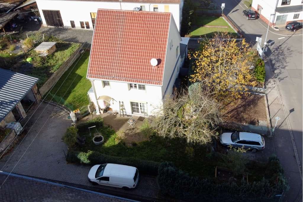 Immobilie in Oberreidenbach - Ländlicher Charme trifft Moderne – liebevoll modernisiertes Einfamilienhaus mit Scheune und Garten - Bild 3