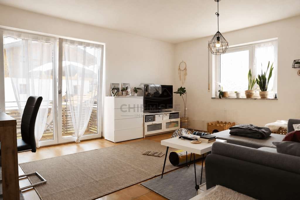 Immobilie in Rimsting - Lichtdurchflutete 3-Zimmer-Wohnung mit zwei Balkonen & Tiefgaragenstellplatz - Bild 0
