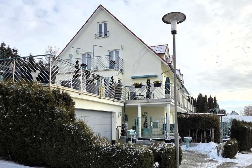 Immobilie in Rettenbach - Anspruchsvolle Doppelhaushälfte 
mit viel Platz in Aussichtslage - Bild 0