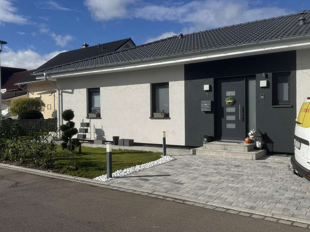 Immobilie in Geisingen - Moderner Bungalow - hochwertig ausgestattet, energieeffizient und naturnah - Bild 0