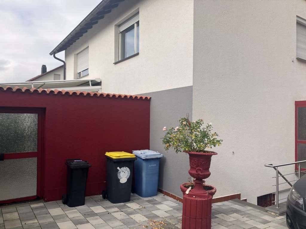 Immobilie in Spaichingen - Erdgeschosswohnung m. Doppelgarage und großem Garten in ruhiger Lage - Bild 1