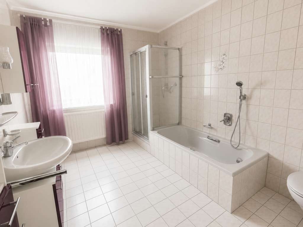 Immobilie in Neuschönau - Wohnhaus mit 2.600 m² Grundstück, Werkstatt und Entwicklungspotenzial nahe Nationalpark - Bild 4