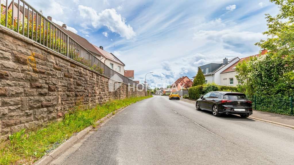 Immobilie in Petersberg - Gepflegtes 3-Familienhaus mit 245 m² Wohnfläche, Scheune, Garagen und Garten in Petersberg - Bild 4