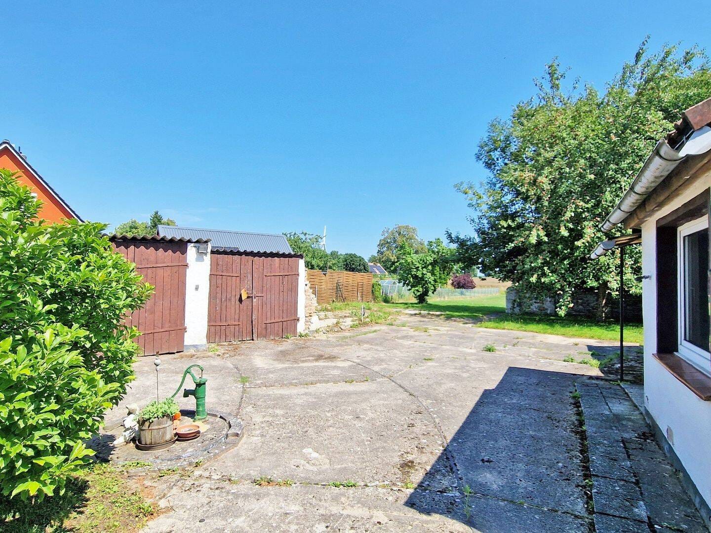 Immobilie in Karlsburg - sanierungsbedürftiges Wohnhaus mit über 6.000 m² Grundstück - zwischen Greifswald und Anklam - Bild 2