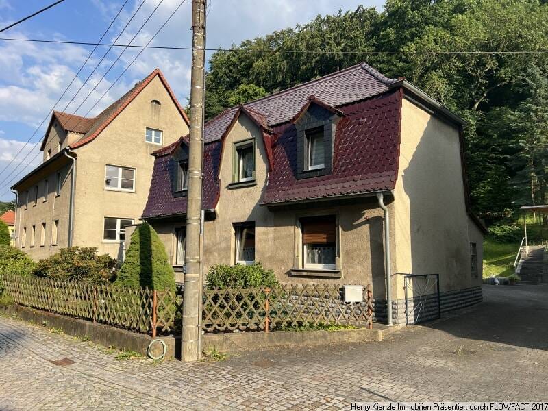 Immobilie in Nünchritz - Einfamilienhaus mit Garage, Nebengebäuden und überdachter Terrasse - Bild 1