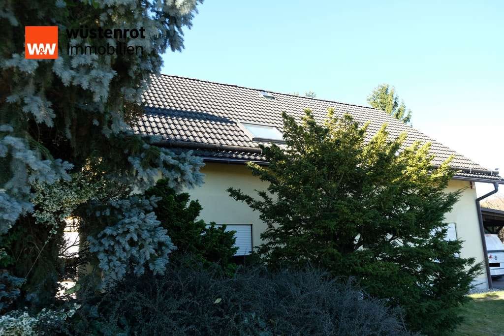 Immobilie in Erlau - Charmantes Einfamilienhaus mit großem Grundstück, Pool & Scheune in ruhiger Lage in Beerwalde - Bild 2