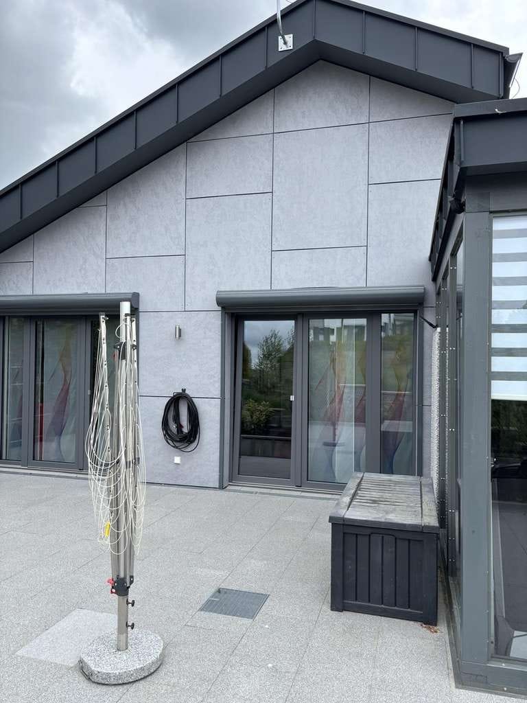 Immobilie in Oberbettingen - Architektenhaus mit Wintergarten, Doppelgarage, Doppelcarport und 28 kw/p Photovoltaik - Bild 0