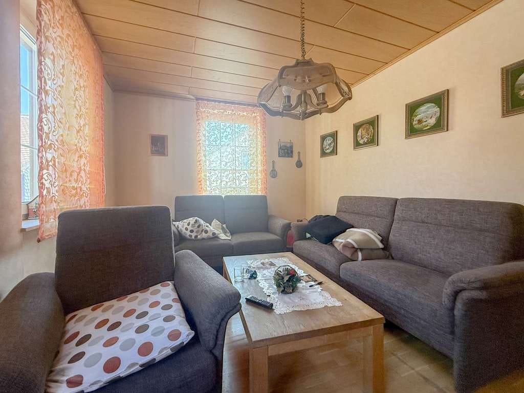 Immobilie in Wehrheim - Wohn- und Geschäftshaus zum entwickeln - Sanierungsbedürftig - Bild 1