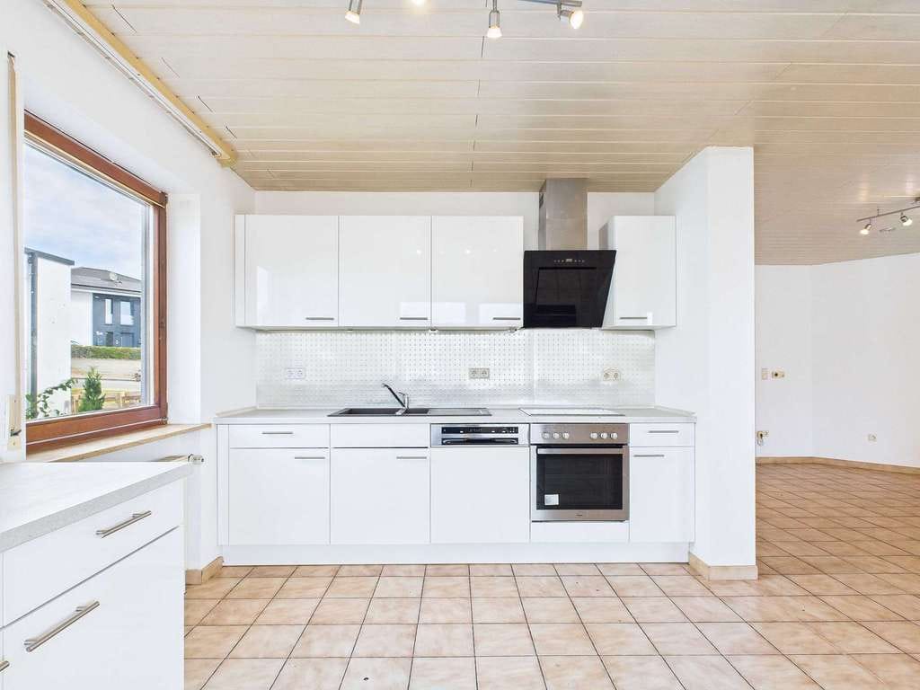 Immobilie in Schönenberg-Kübelberg - Mehrfamilienhaus mit drei Wohneinheiten, Garagen und Garten - Bild 3