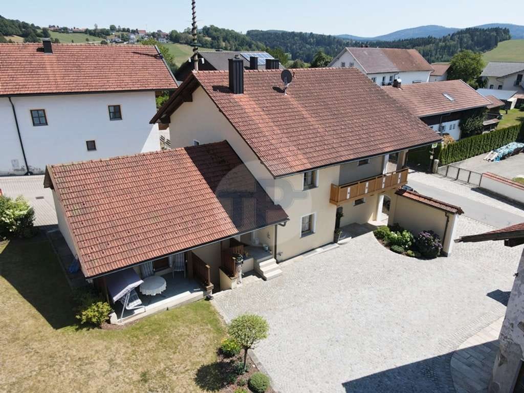 Immobilie in Waldkirchen - SONNIGE DREISEITHOFSTELLE MIT ZWEI WOHNHÄUSERN - Bild 2