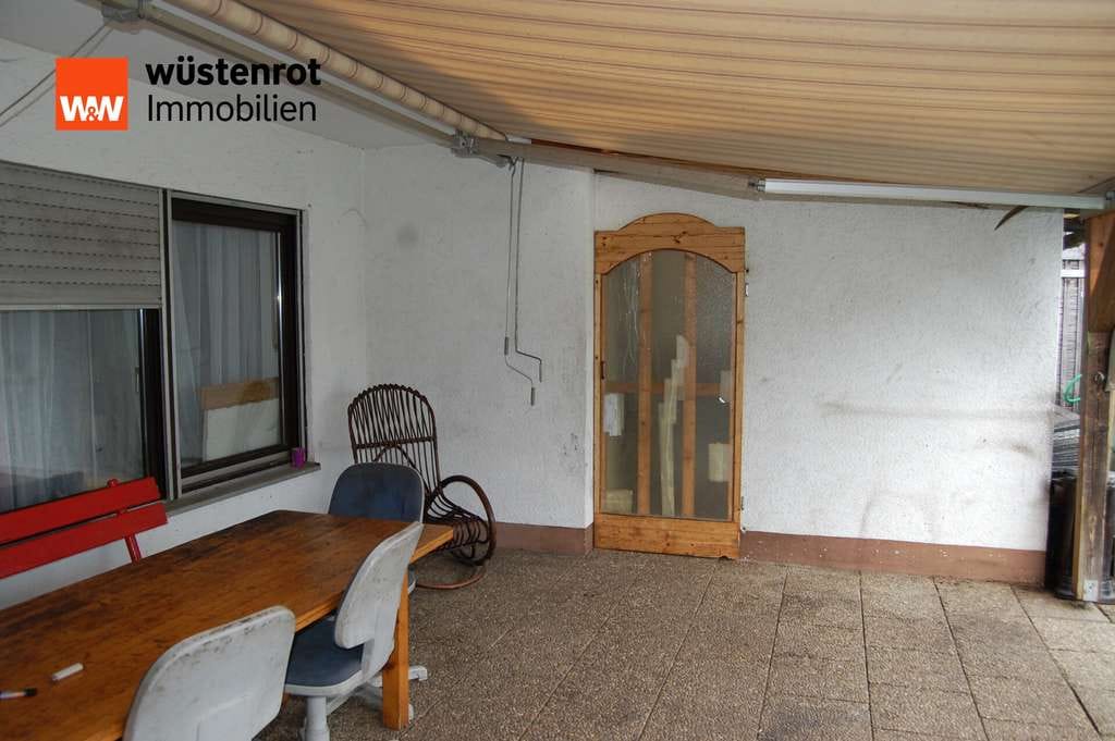 Immobilie in Straubing - Großzügiges, renovierungsbedürftiges Reiheneckhaus mit Südterrasse und Keller in ruhiger Lage - Bild 4