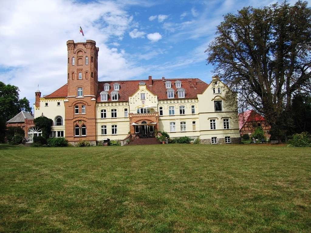 Immobilie in Lelkendorf - Neue Dachgeschosswohnung im Schloss Lelkendorf - Bild 0