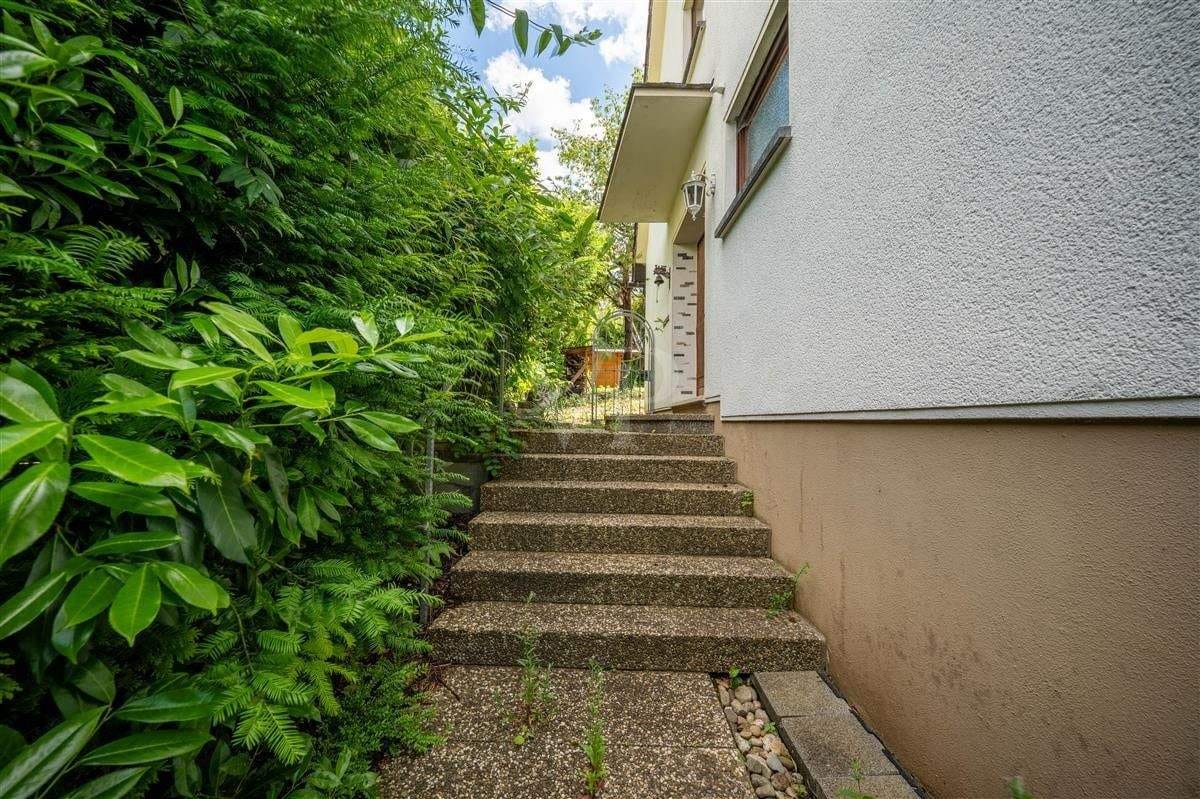 Immobilie in Urbar - Zweifamilienhaus mit sonnigem Grundstück in ruhiger Lage von Urbar - Bild 2