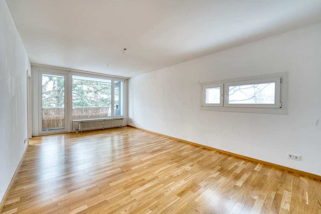Immobilie in Hohenbrunn - Familienfreundliche 3-Zimmer-Wohnung, Innenhoflage & TG-Stellplatz – modernisiert & sofort verfügbar - Bild 1