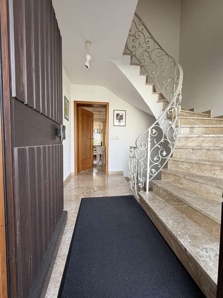 Immobilie in Gaimersheim - Großzügiges Zweifamilienhaus mit großem Garten und vielen Möglichkeiten - Bild 1